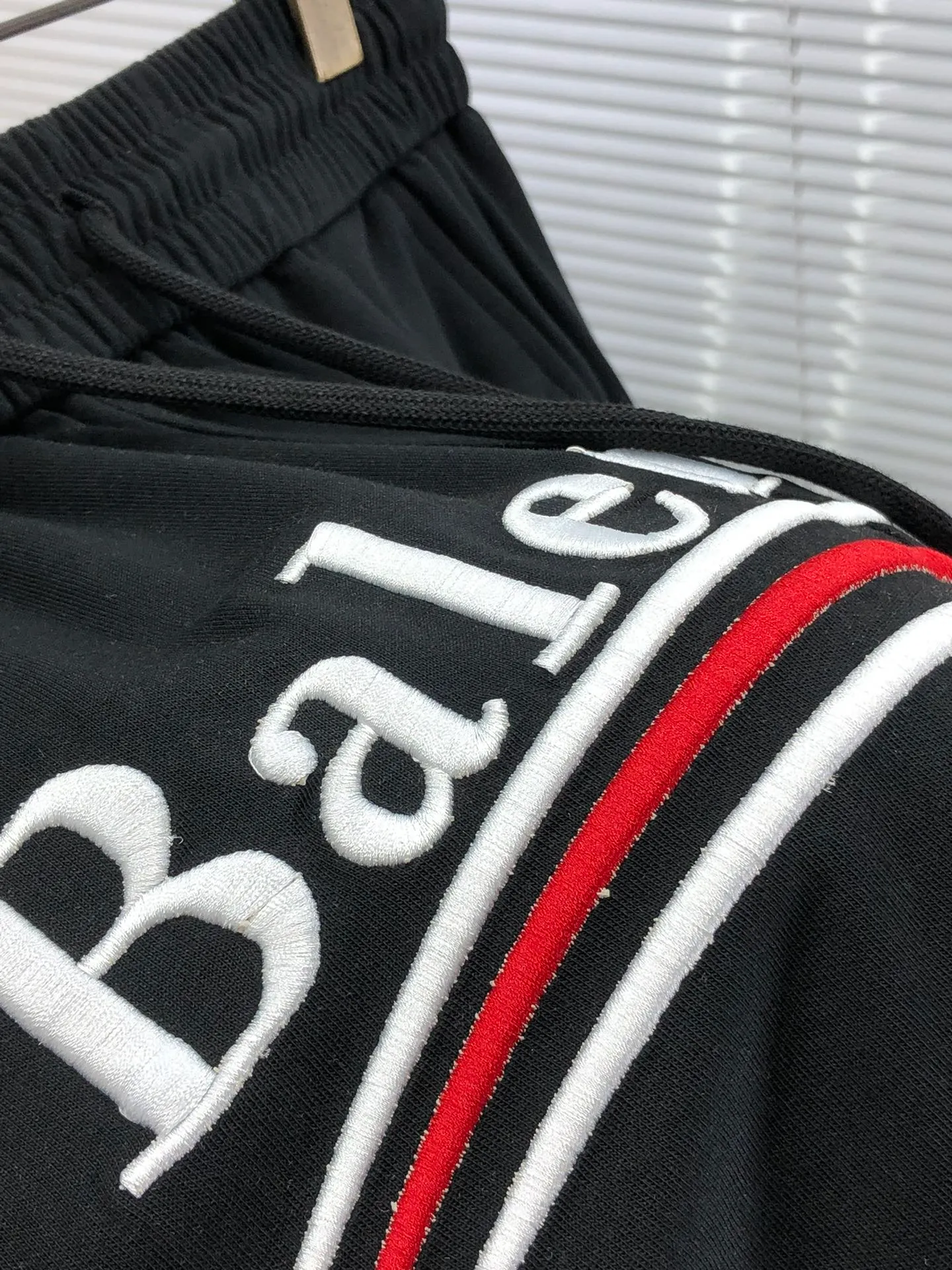 Balenciaga. High-end Shorts Series 2026 Summer New Arrival Men's Fashionable Casual Shorts High Quality Customized Original Fabric, Special Handle, Super Texture Comfortable and Soft Breathable w Casual Loose Fit 3 Trend Front Size: M-3XL m wear 28.29